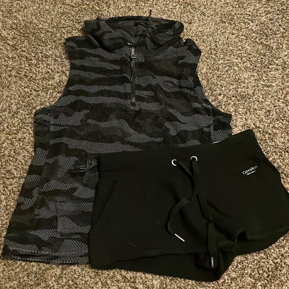 I am selling a black Calvin Klein set an extra small woman’s.